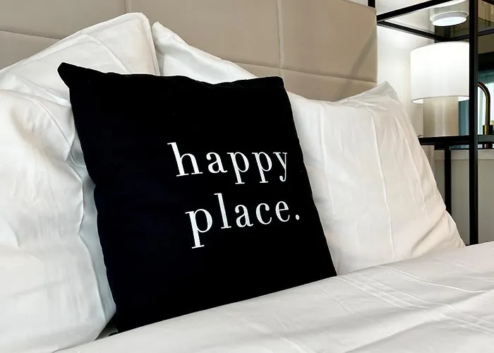 Brand New Minimalist Flat, Free Parking & Wifi 布拉迪斯拉发