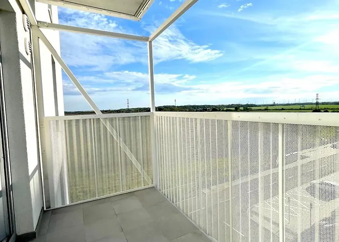 Brand New Minimalist Flat, Free Parking & Wifi * Bratislava