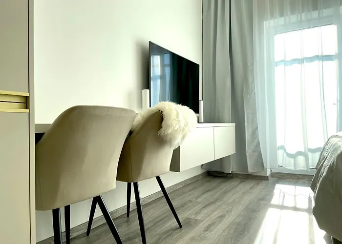 Brand New Minimalist Flat, Free Parking & Wifi 公寓